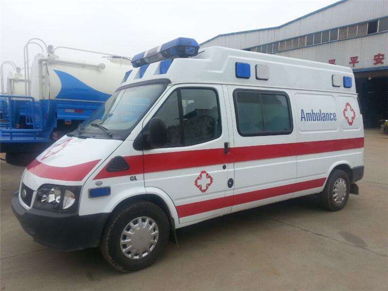 救護(hù)車(chē)和醫(yī)療車(chē)有什么區(qū)別？救護(hù)車(chē)廠家專(zhuān)業(yè)為你解答。01