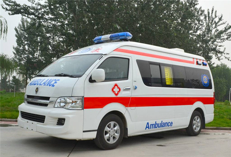 年底采購(gòu)移動(dòng)救護(hù)車(chē)時(shí)需要注意哪些方面？